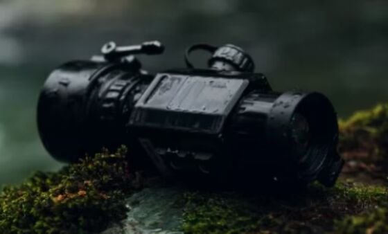 FW-C635F Monocular termico con distanza di rilevamento di 1800 m, display OLED 1440×1080 e durata della batteria di 6,5 ore per uso all'aperto